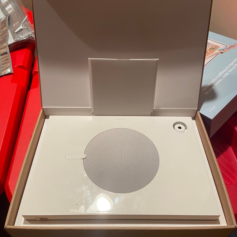 10" Screen Facebook Meta Portal - Picture 2 of 7